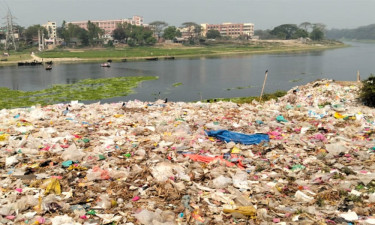 বর্জ্যে বিষাক্ত ঢাকার ৪ নদী