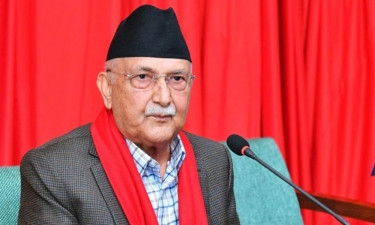 প্রকাশ্যে এলেন নেপালের ক্ষমতাচ্যুত প্রধানমন্ত্রী, বললেন পালাব না
