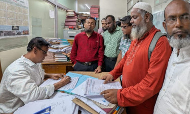 ৬ দফা দাবি বাস্তবায়নে সারা দেশে কর্মবিরতি স্বাস্থ্য সহকারীদের