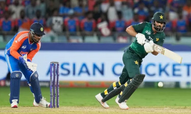 দুর্দান্ত কামব্যাকে পাকিস্তানকে ১৪৬ রানে থামাল ভারত