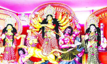 দুর্গোৎসব : মহাষষ্ঠীতে দেবী দুর্গাকে বরণ শেষে আজ মহাসপ্তমী