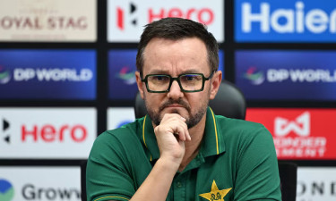 পাকিস্তান কোচ হেসনের পদত্যাগ দাবি বাসিত আলীর