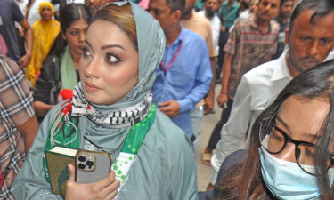 শিগগিরই পাসপোর্ট ফেরত পাচ্ছেন না মডেল মেঘনা