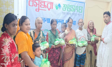 খুলনায় অসচ্ছল পরিবারের মাঝে বসুন্ধরা শুভসংঘের খাদ্যসামগ্রী বিতরণ