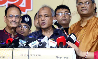পবিত্রতা বজায় রেখে শারদীয় দুর্গাপূজা উদযাপনের আহ্বান স্বরাষ্ট্র উপদেষ্টার