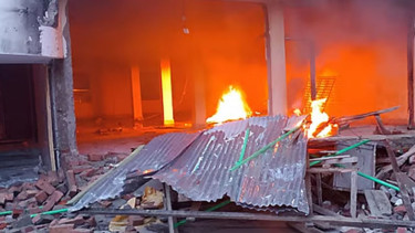 লক্ষ্মীপুরে সাবেক এমপির বাড়িতে ফের আগুন দিলো বিক্ষুব্ধ জনতা