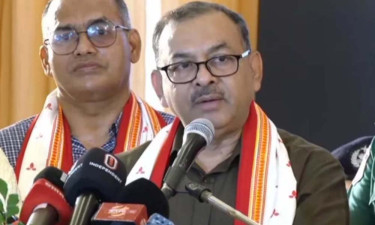 বনানী ও বসুন্ধরা আবাসিক পূজামণ্ডপ পরিদর্শন করলেন ডিএমপি কমিশনার