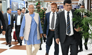 নিউইয়র্ক সফর শেষে দেশে ফিরেছেন প্রধান উপদেষ্টা