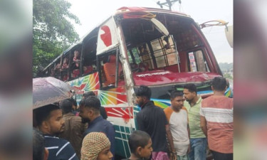 ফেনীতে বাস উল্টে নিহত ৩