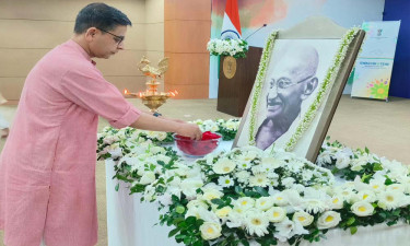 মহাত্মা গান্ধীর জন্মবার্ষিকীতে ভারতীয় হাইকমিশনের শ্রদ্ধা