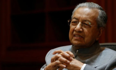 ট্রাম্পের গাজা যুদ্ধ বন্ধে দেওয়া ২০ দফা প্রস্তাবকে ‘হুমকি’ বললেন মাহাথির