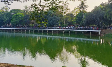 রমনা পার্কের লেকে ভাসছিল মরদেহ