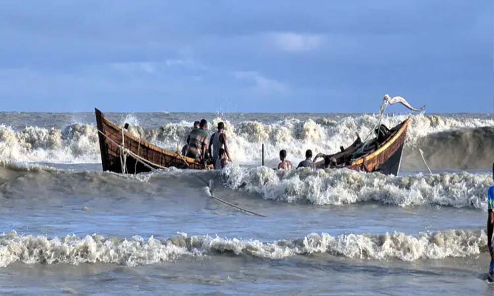 সমুদ্রবন্দর থেকে নামল সতর্কসংকেত