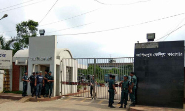 জেল পালানো দুর্ধর্ষ বন্দিসহ ৭২৮ জন এখনো ধরাছোঁয়ার বাহিরে