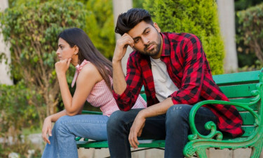 সম্পর্কে দূরত্ব? এই ৬ আচরণ দেখে বুঝবেন সঙ্গী খুশি কি না