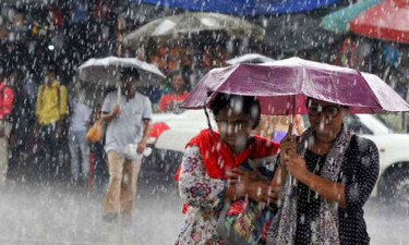 দেশজুড়ে বৃষ্টির আভাস, ২ বিভাগে অতিভারী বর্ষণের শঙ্কা
