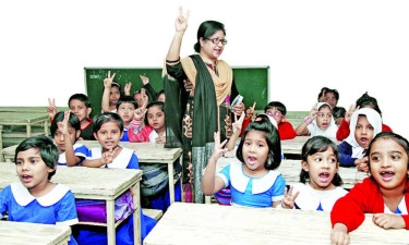 বাংলাদেশের শিক্ষকরা বেতন-ভাতায় পিছিয়ে