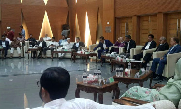 জুলাই সনদ বাস্তবায়নে রাজনৈতিক দলের সঙ্গে ঐকমত্য কমিশনের বৈঠক শুরু