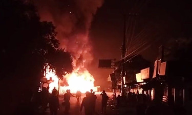 খাগড়াছড়িতে অগ্নিকাণ্ড: ১৯ দোকান পুড়ে ছাই