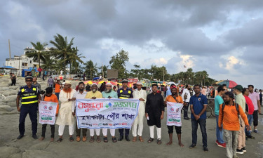 পরিবেশ সুরক্ষায় কুয়াকাটায় শুভসংঘের সচেতনতামূলক প্রচারপত্র বিলি