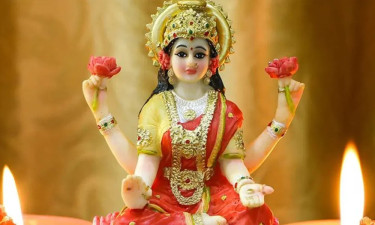 রাত পোহালেই লক্ষ্মীপূজা