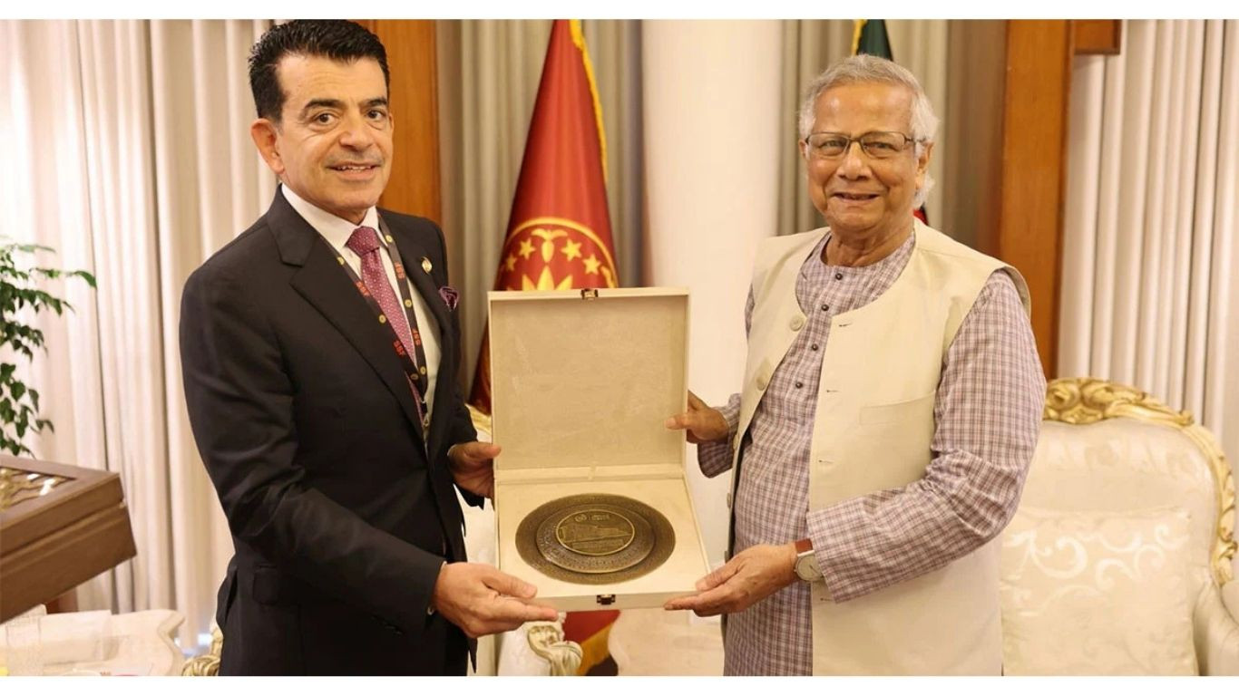প্রধান উপদেষ্টার সঙ্গে আইসেস্কো মহাপরিচালকের সাক্ষাৎ