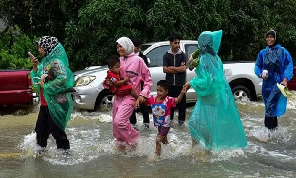 থাইল্যান্ডে আকস্মিক বন্যায় নিহত ১২, ক্ষতিগ্রস্ত লাখো পরিবার
