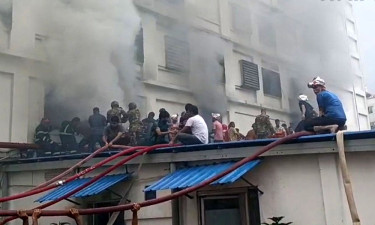 আশুলিয়ায় পোশাক কারখানায় অগ্নিকাণ্ড, নিয়ন্ত্রণে ৯ ইউনিট