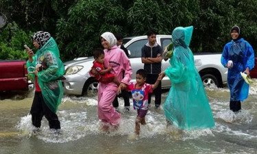 থাইল্যান্ডে আকস্মিক বন্যায় নিহত ১২, ক্ষতিগ্রস্ত লাখো পরিবার