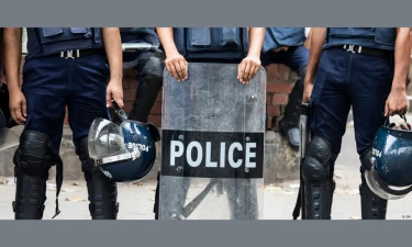 মব হামলার শিকার পুলিশই, আইনশৃঙ্খলা পরিস্থিতি কতটা নাজুক?