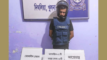 নৌবাহিনীর যৌথ অভিযানে খুলনায় আগ্নেয়াস্ত্রসহ আটক ১