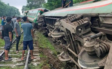 সিলেটে ‘উদয়ন এক্সপ্রেস’ লাইনচ্যুত, সারা দেশের রেল যোগাযোগ বন্ধ