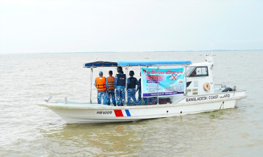 ইলিশ সংরক্ষণে কোস্ট গার্ডের জনসচেতনতামূলক কার্যক্রম