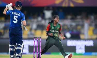 নাইট ঝড়ে ইংল্যান্ডের কাছে ৪ উইকেটে পরাজিত বাংলাদেশ