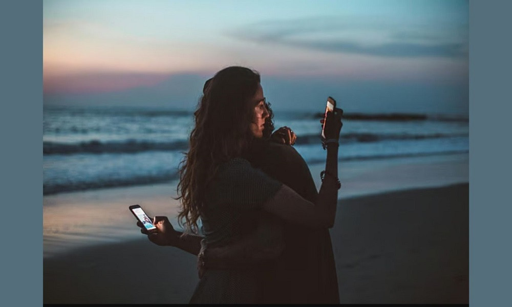 জীবন থেকে ফোন নয়, অভ্যাস থেকে আসক্তি কাটান