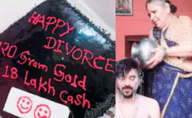 এক কলস দুধ দিয়ে গোসল করালেন মা, কাটলেন হ্যাপি ডিভোর্স কেক!