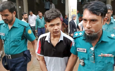 বিচারকের গাড়ির যন্ত্রাংশ চুরির সময় হাতেনাতে গ্রেপ্তার চোর