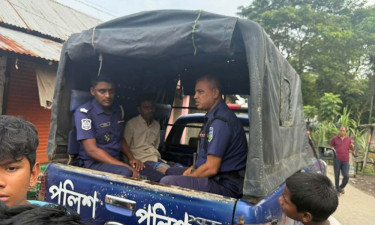 জুয়ার টাকা না পেয়ে বাবা-মাকে নৃশংসভাবে হত্যা করে ঘরে পুঁতে রাখে ছেলে