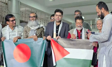 দেশে ফিরলেন আলোকচিত্রী শহিদুল আলম