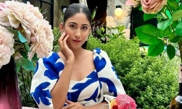 ব্যাংককের ক্যাফেতে নজর কাড়লেন সাফা কবির