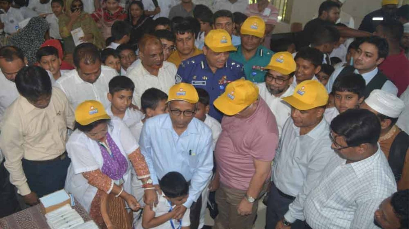 ‘সেফ এক্সিট’ আমার জন্য নয়: উপদেষ্টা ফারুক-ই-আজম