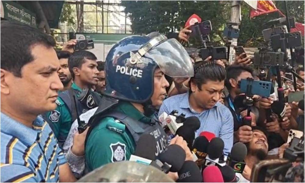 কয়েকজন শিক্ষক পুলিশ হেফাজতে, যা বললেন ডিসি মাসুদ