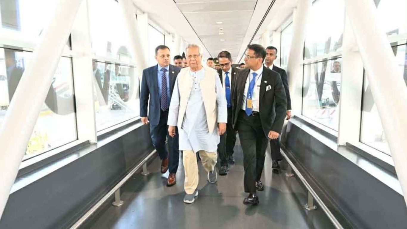 ইতালি পৌঁছেছেন প্রধান উপদেষ্টা