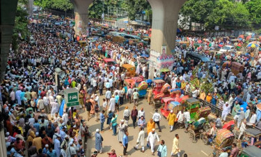 ৩ দাবিতে প্রেসক্লাবের সামনে এমপিওভুক্ত শিক্ষকদের অবস্থান