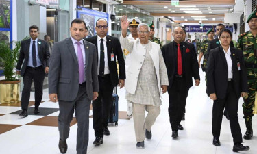 ইতালির উদ্দেশে ঢাকা ত্যাগ করলেন প্রধান উপদেষ্টা