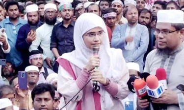 অন্তর্বর্তী সরকার মানুষের বিপক্ষে দাঁড়িয়েছে: সামান্তা শারমিন