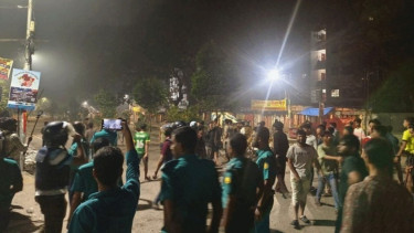 মধ্যরাতে ঢাবি ও ঢাকা কলেজের শিক্ষার্থীদের মধ্যে সংঘর্ষ