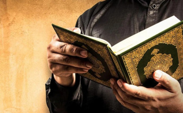 কোরআন তিলাওয়াতকারীর বিশেষ ১০ মর্যাদা