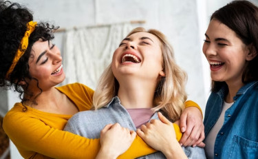 মন ভালো থাকলে হাসেন, নাকি হাসলে মন ভালো হয়?