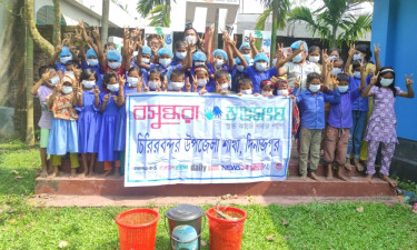 চিরিরবন্দরে শুভসংঘের উদ্যোগে পরিচ্ছন্নতা কার্যক্রম ও সামগ্রী বিতরণ